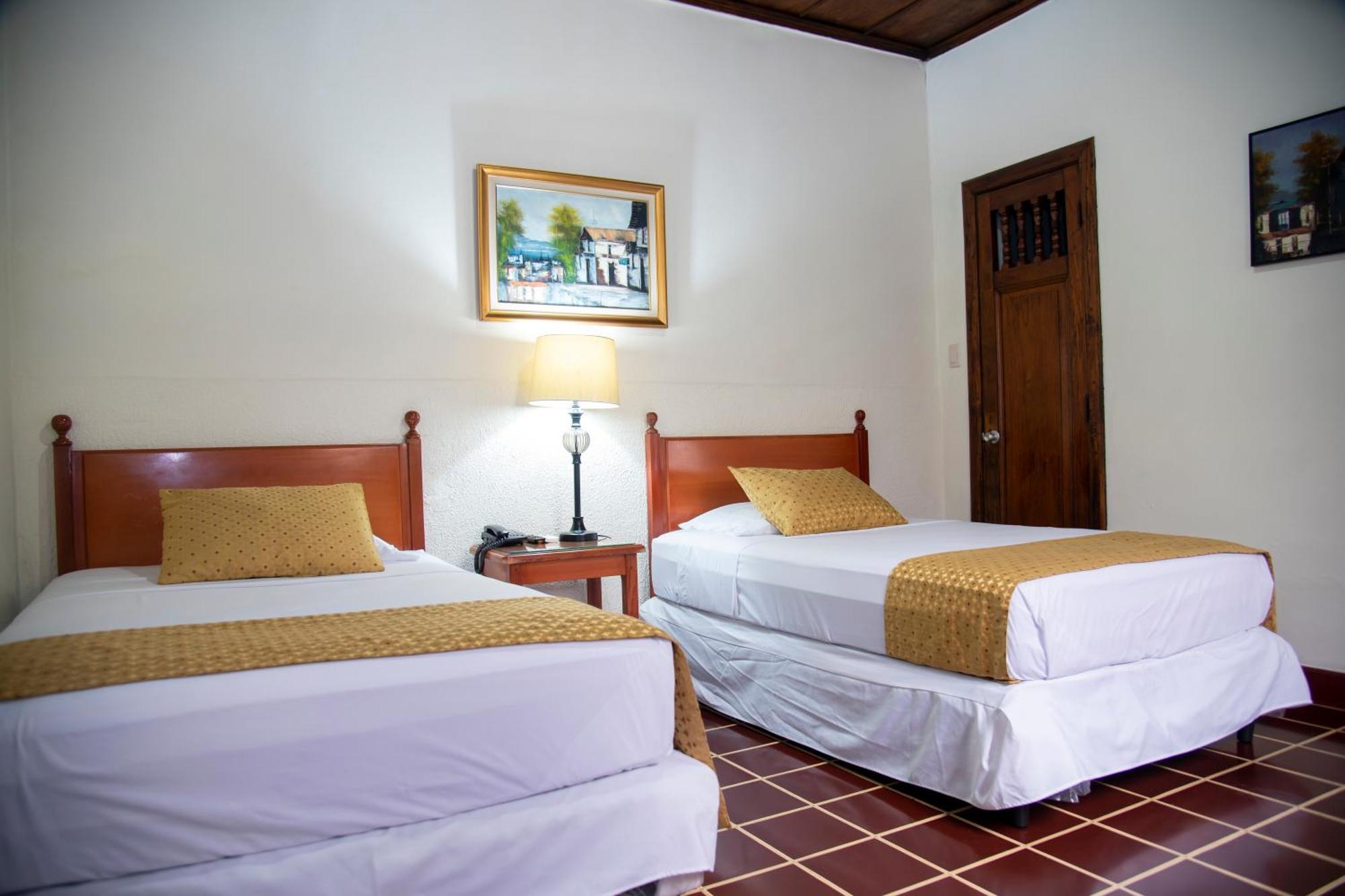 Twin Room,1555842127:JPEG
